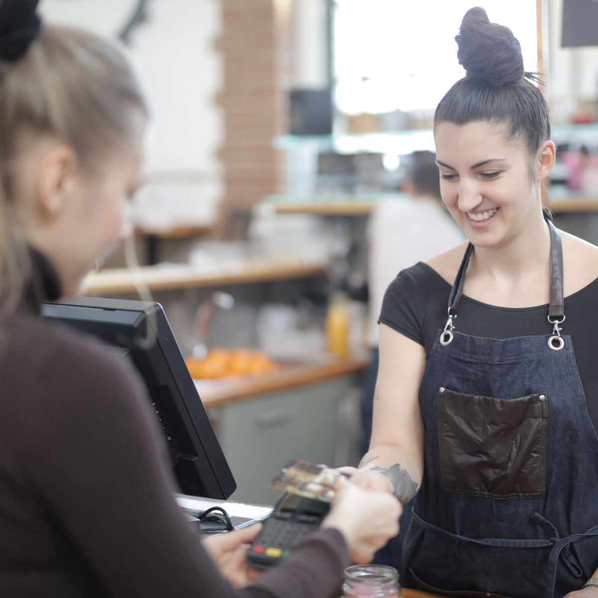 Cliente effectue un paiement à la caisse